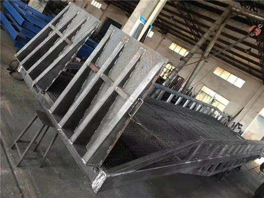 Electric Mobile Ramp Loading Dock Yard Ramp 8T, 10T For Logistic Center