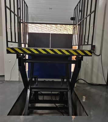 Hydraulic Scissor Type 3000KG Elevating Dock Lift For Forklift