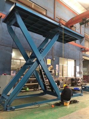 Hydraulic Scissor Lift Dock Leveler Skidproof Platform 5.5kw 4000kg For Loading And Unloading