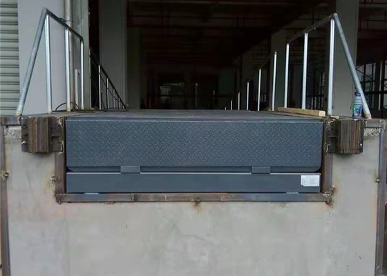 8 Ton Electric Dock Leveler Hydraulic Loading Dock Plate 2000*2000mm Customized