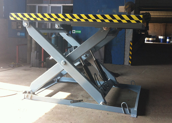 Hydraulic Dock Lift, Loading Bay Scissor Lift With Anti Skid Plate And Toe Guard At Four Sides