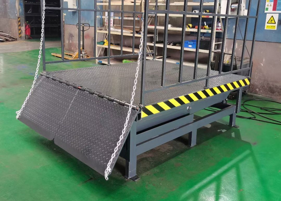 저장소 로딩 만 위의 수력 플랫폼 승강기 가위 플랫폼 2000*3000mm 4500KG 화물